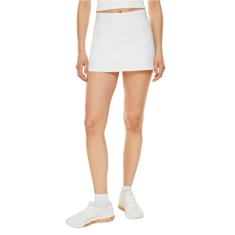 Aritzia TnAction TnaSLICK Court Micro Skirt White Tennis Skirt w/Shorts Sz M NWT